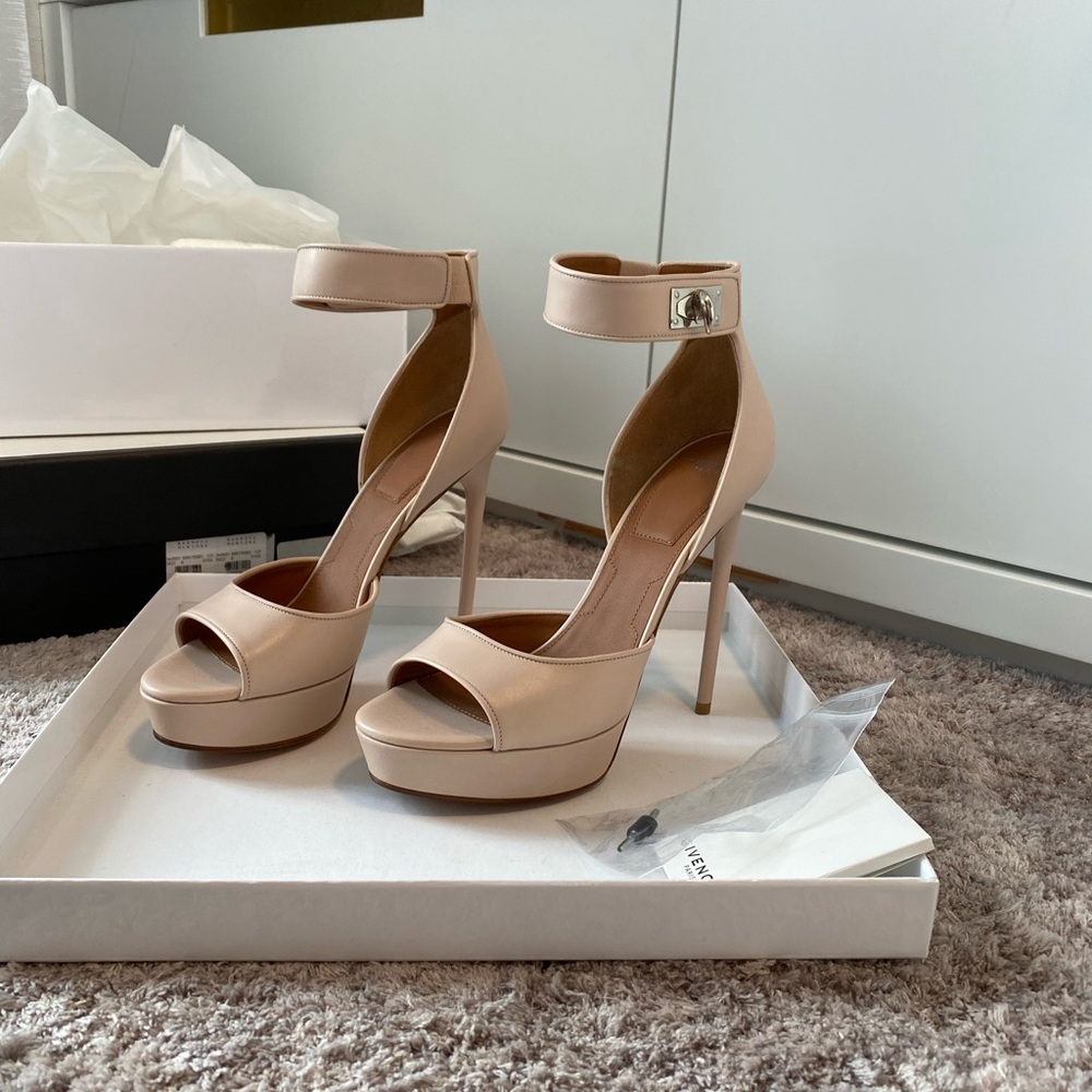 Givenchy heels size 9 NWT